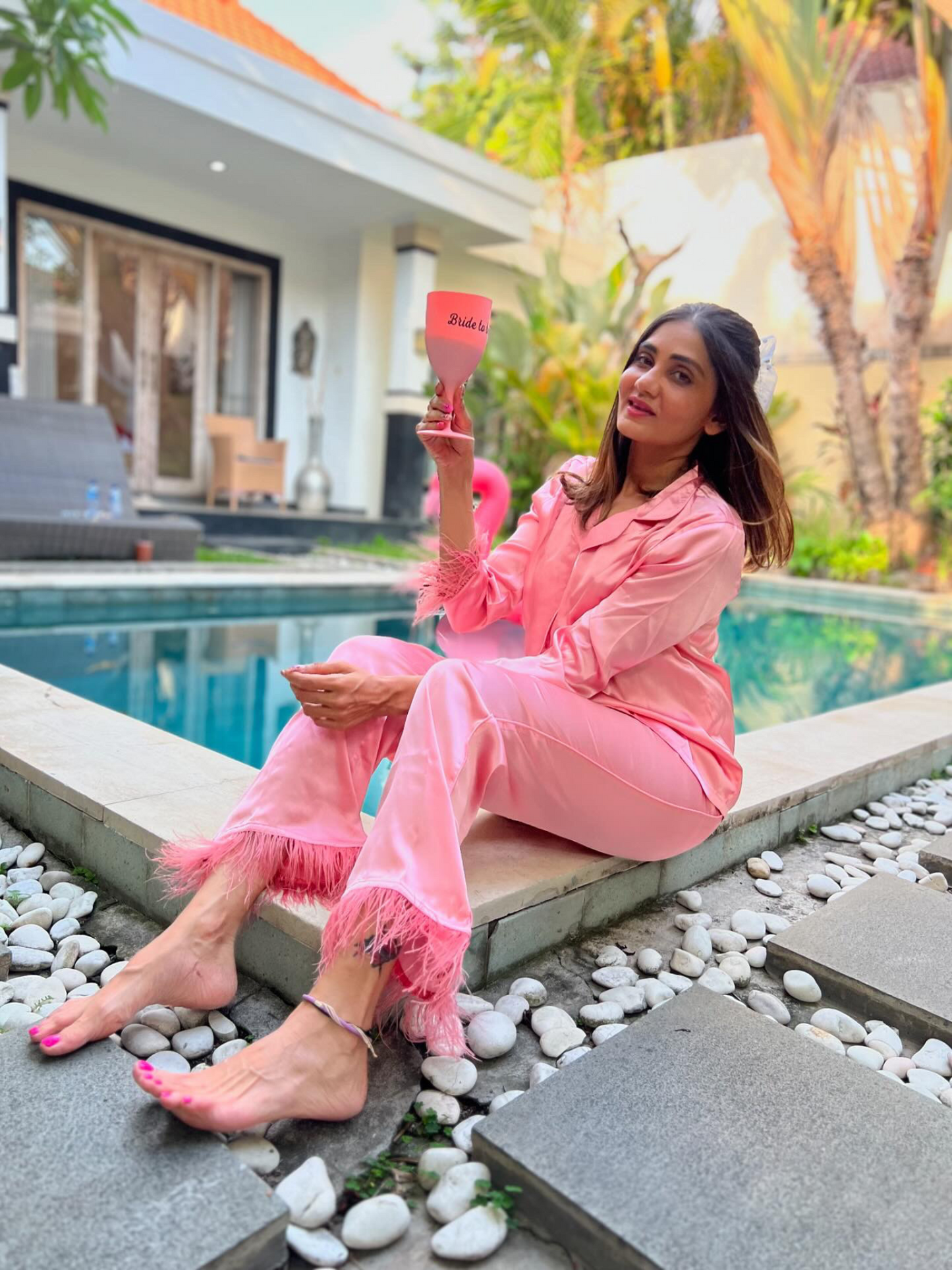 Pink Bride-to-be Feather Set